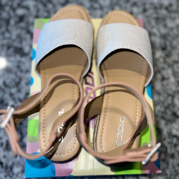 Soda Platform Wedges - Picture 2 of 6